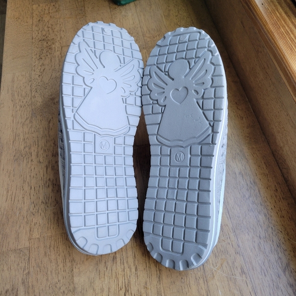 Barbara King Garden Shoes | Medium - Picture 3 of 7